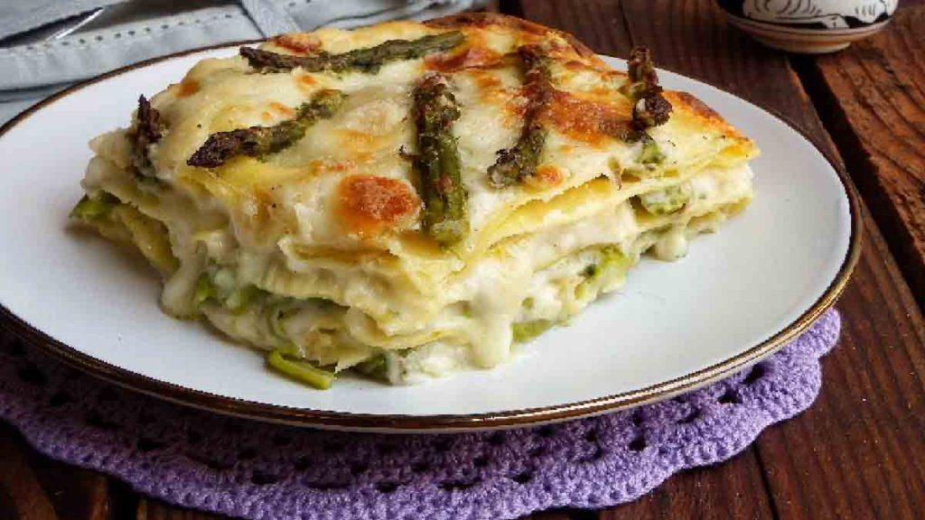 Lasagne aux asperges et au fromage provolone une entrée exquise d