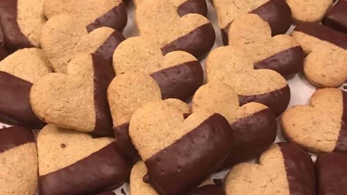 biscuits sucres avec glacage au chocolat