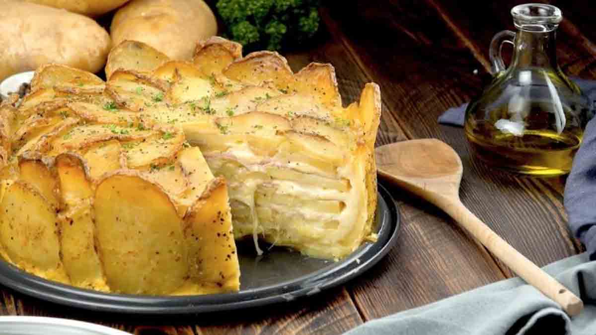 tarte aux pommes de terre avec son coeur au jambon et fromage