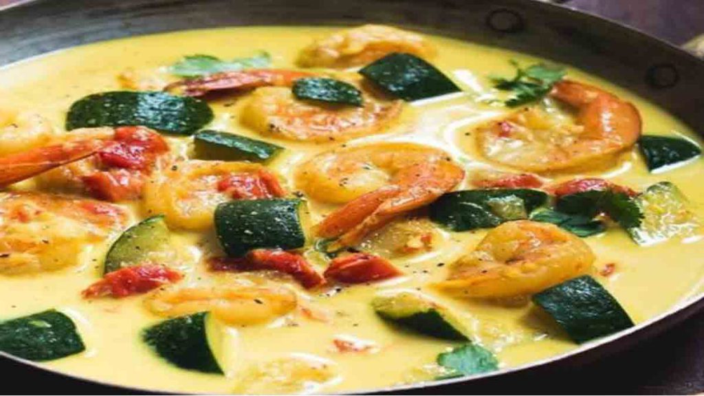 Curry De Courgettes Et De Crevettes Au Lait De Coco Un Plat Exquis