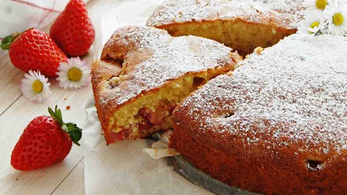 Gâteau moelleux au yaourt et aux fraises