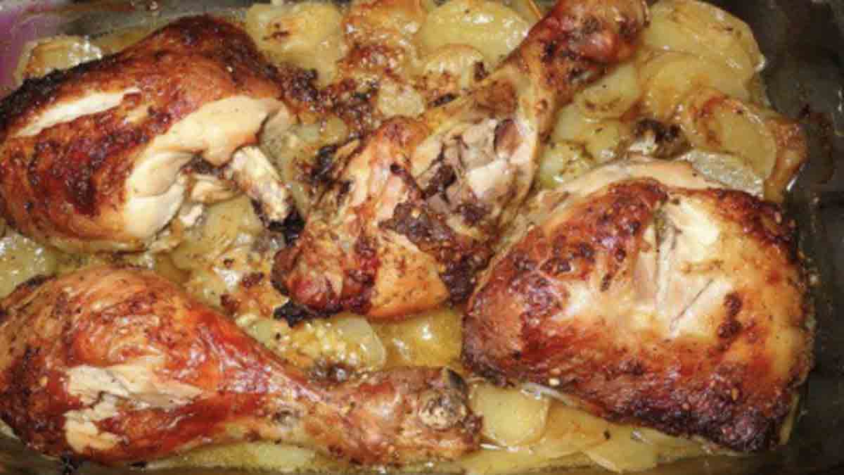 Poulet au four avec des pommes de terre