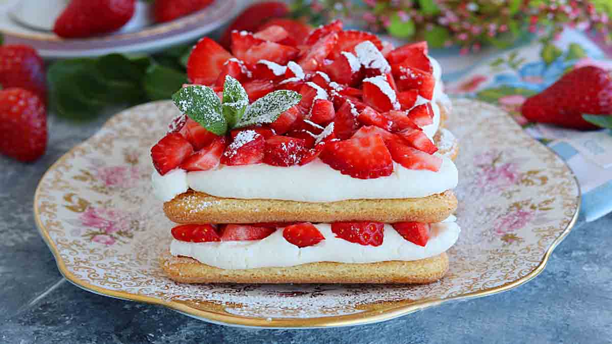 Tuiles aux fraises et à la crème de mascarpone un dessert