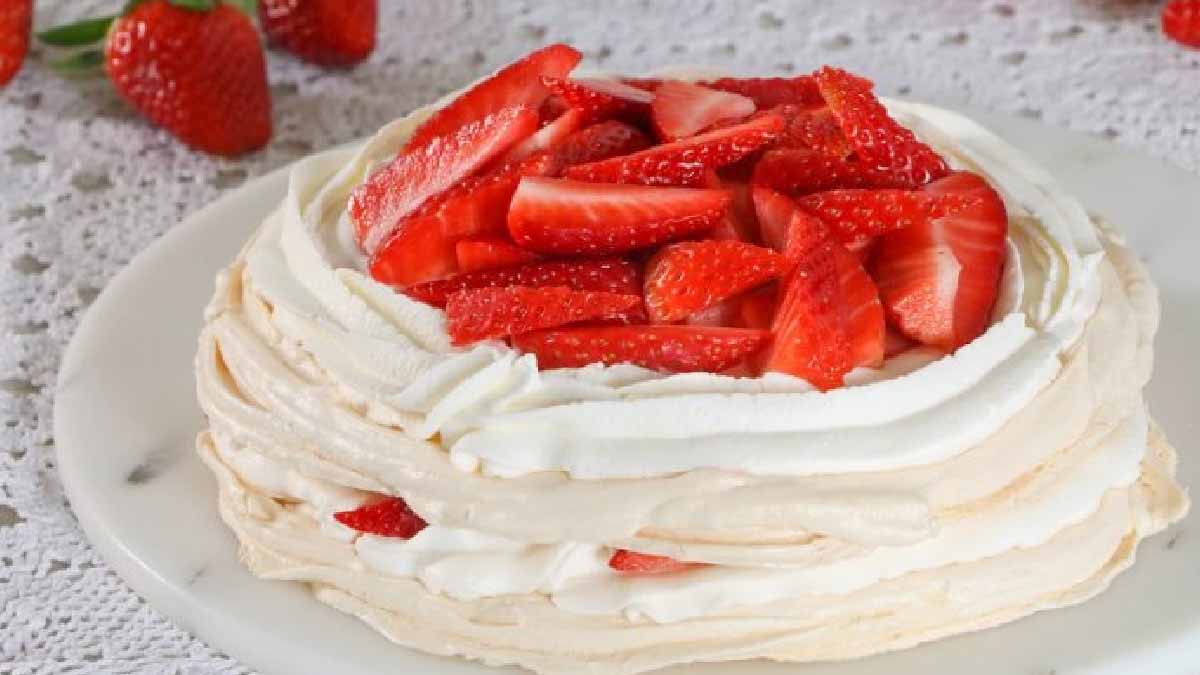Délicieuse tarte à la crème meringuée aux fraises