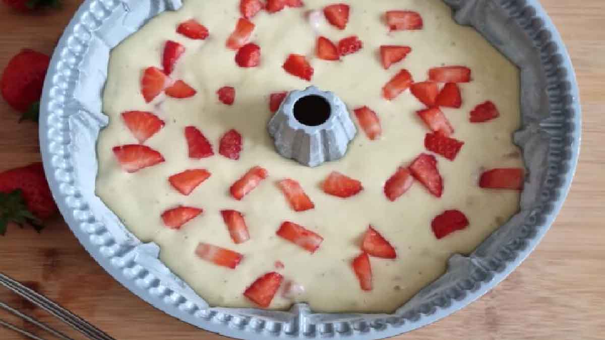 Pâte à beignets aux fraises et au yaourt, facile et moelleux