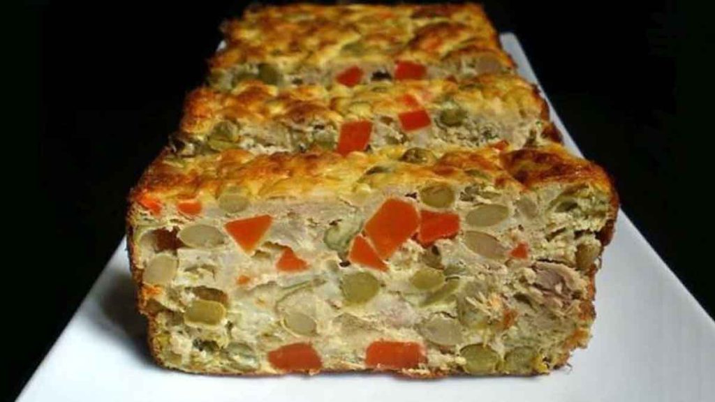 Terrine de thon froide aux légumes, légère et savoureuse