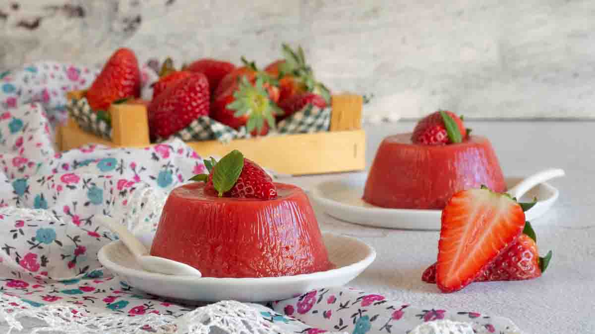 Délicieuse glace aux fraises pour se rafraîchir pendant l’été et partager un plaisir inouï