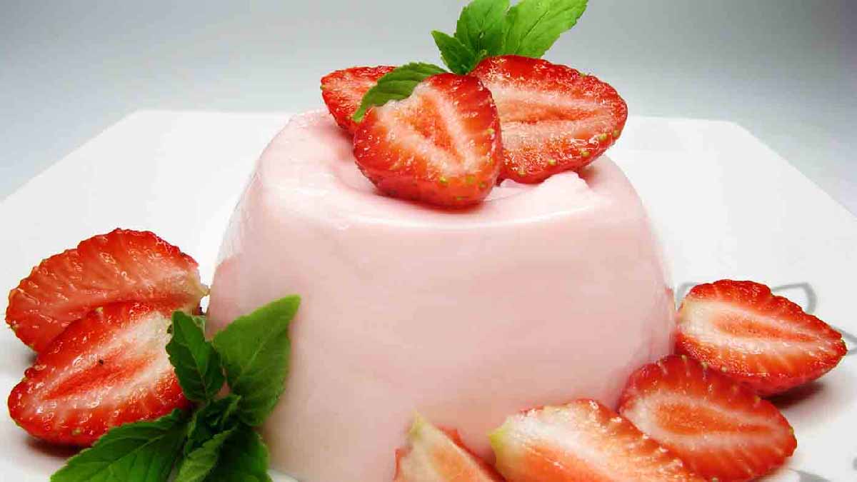 Délicieux pudding aux fraises et au lait de coco, un dessert sain et savoureux