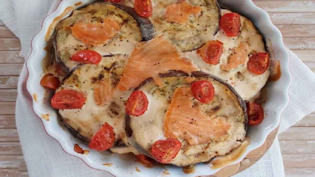 Parmigiana aux aubergines grillées et au saumon, un plat délicieux, léger et équilibré