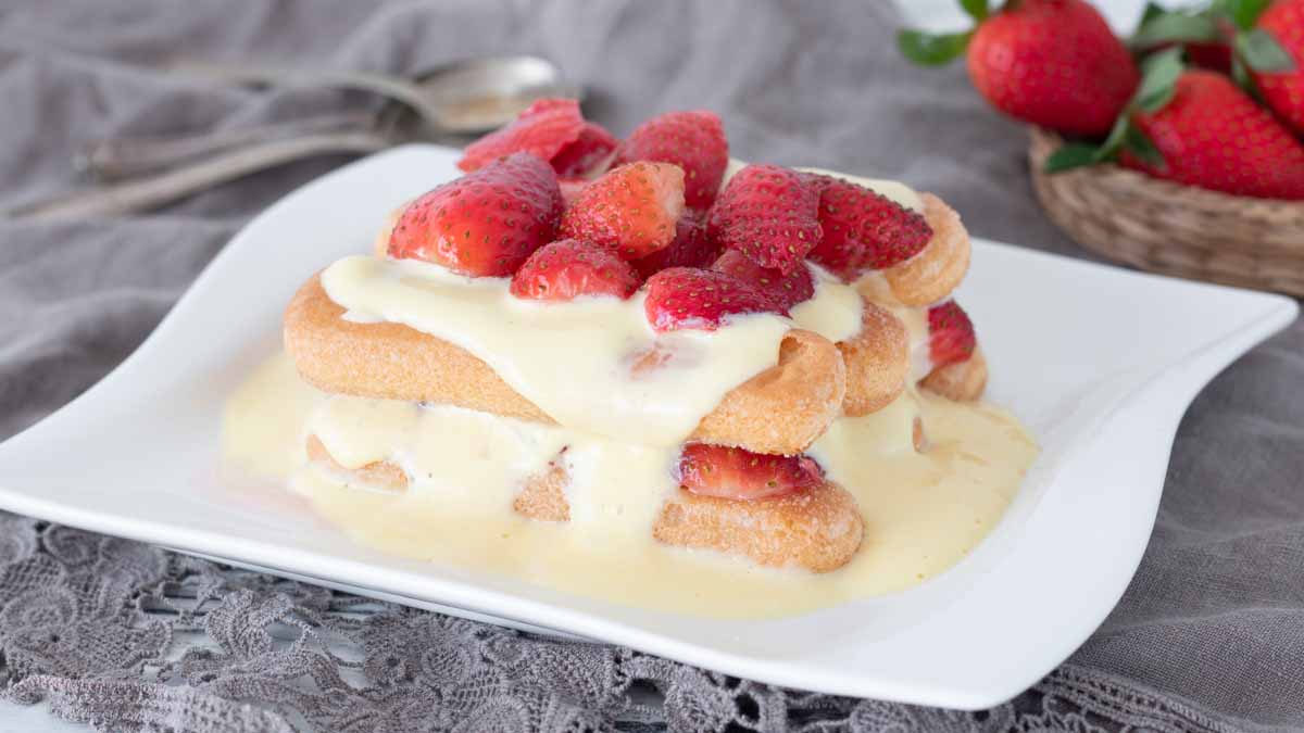 Tiramisu aux fraises et crème pâtissière, un dessert frais et léger